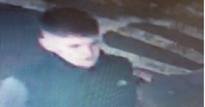 Edinburgh police search for four men after late night assault in city centre