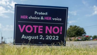 Kansas referendum boosts Democrats' midterm focus on abortion