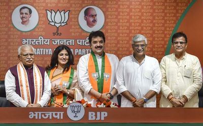 Kuldeep Bishnoi, his wife Renuka join BJP; he says Congress in “self-destruct mode”