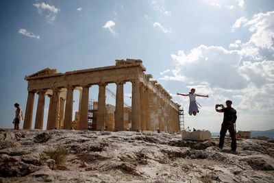 Greece says tourism rebound will help ease cost of energy crisis