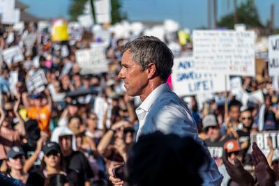 Armed preacher confronts Beto O'Rourke