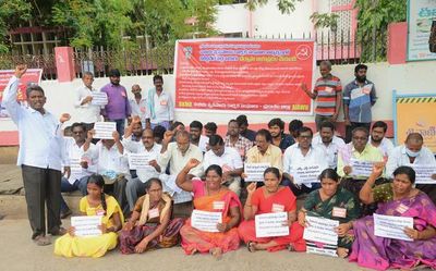 Andhra Pradesh: Agricultural workers demand fair deal