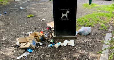 Edinburgh resident hits out at litter and overflowing bins at popular beach spot