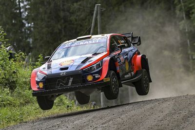 WRC Finland: Neuville heads Hyundai 1-2 in curtain raiser