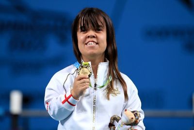 Zoe Newson wins para powerlifting gold as Nigerian duo are disqualified for arriving late