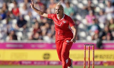 England breeze into Commonwealth Games semis with rout of New Zealand