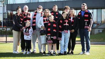 A week of reconnection with family and culture has reunited Robert Muir and the St Kilda football club
