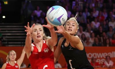 England beat netball world champions New Zealand to set up Australia semi-final