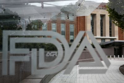 Clinton-era FDA commissioner to lead external review of key agency offices
