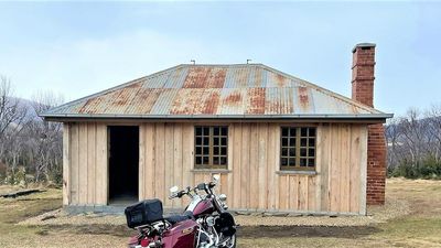 Historic Kosciuszko hut rebuilt, ready to use after Black Summer bushfires