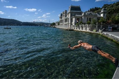 'Not bad!': Swimming between continents in Istanbul