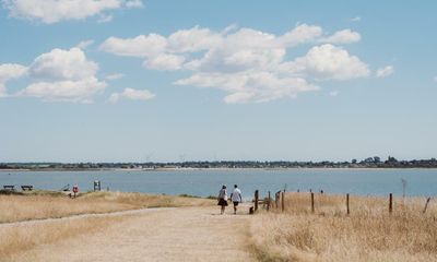 An island walk to a great pub: the White Hart, Essex