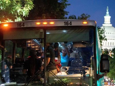 GOP governors sent buses of migrants to D.C. — with no plan for what came next