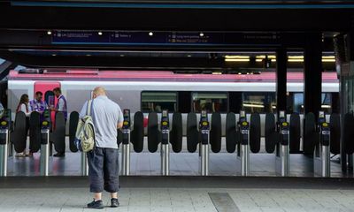 Network Rail managers accept 4% pay rise that could ease strike disruption