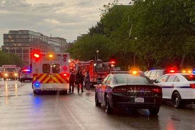 Four people critically injured after lightning strike outside White House