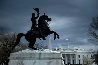 Lightning strike near White House kills two people