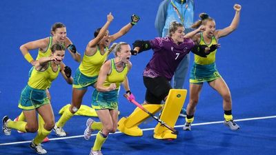 Hockeyroos reach Commonwealth Games final with penalty shootout win over India; Aussies get two medals in decathlon