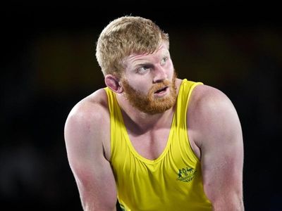 Lawrence ends wrestling medal drought