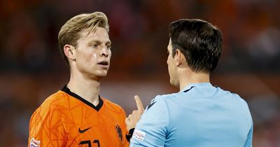 Manchester United stance on Frenkie de Jong move as youngster added to training group