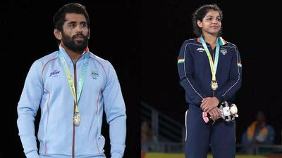Bajrang Punia defends title, Sakshi Malik reverses losing trend to earn maiden CWG gold as six wrestlers win medals on Friday