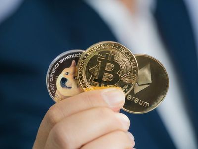 A Look At Bitcoin Heading Into The Weekend: Will Dogecoin, Ethereum Be Affected?