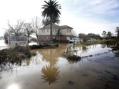 NSW govt burying floods report, says Labor