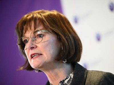 Victoria weathering storm: health minister
