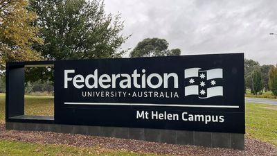 Federation University's decision to axe arts program draws criticism from critical thinkers