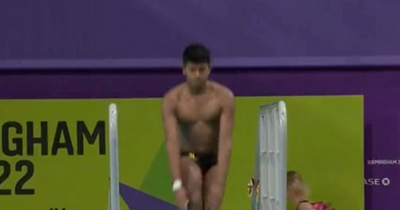 Commonwealth Games diver leaves fans wincing with huge belly flop