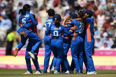 England’s gold medal hopes over after falling short in run chase against India