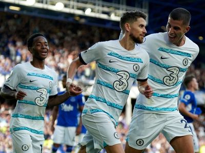 Jorginho penalty earns Chelsea victory over Everton in game marred by Ben Godfrey injury