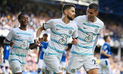 Jorginho on the spot to earn Chelsea hard-fought opening win at Everton