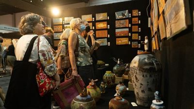 Thousands flock to Darwin Aboriginal Art Fair with millions made for local art industries
