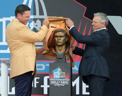 Watch: Tony Boselli takes stage for Pro Football Hall of Fame speech