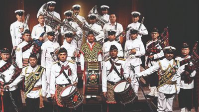 Mumbai: Military meets the masses with lilt of freedom songs