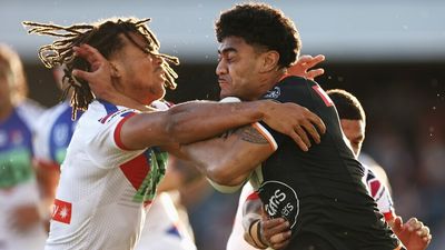 Newcastle Knights hold off Wests Tigers 14-10, North Queensland Cowboys defeat Canterbury Bulldogs 28-14