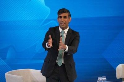 Rishi Sunak slams Truss’s ‘starry-eyed boosterism’ as clashes over economy continue