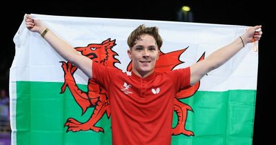 Para-table tennis player Joshua Stacey wins gold for Wales at the Commonwealth Games and dedicates medal to his late grandad