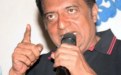 Prakash Raj gives “zero marks” to BJP govts. at Centre and State