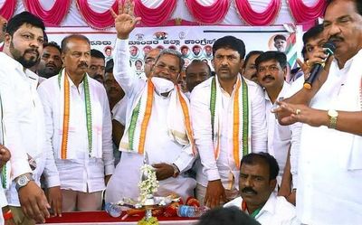 Savarkar, Golwalkar didn’t accept national flag: Siddaramaiah