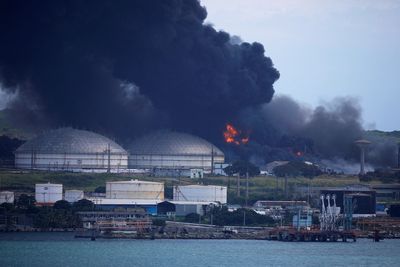 Cuba gets help from Mexico, Venezuela to fight oil fire
