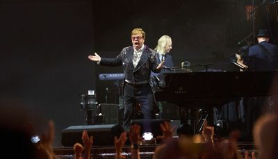 Elton John says goodbye to Chicago with spirited Soldier Field set