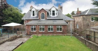 Become monarch of your own Glen in this proud Lanarkshire property