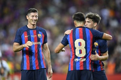 Lewandowski scores first Barcelona goal in Pumas rout