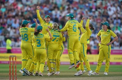 Australia win gold after Tahlia McGrath plays despite positive Covid-19 test