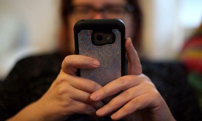 Mobile firms breaking promises on roaming fees post-Brexit, warns Martin Lewis