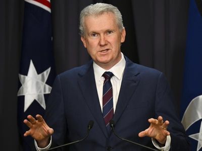 Burke seeks crackdown on pay deal axing