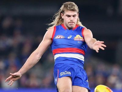 Bailey Smith re-signs with Bulldogs