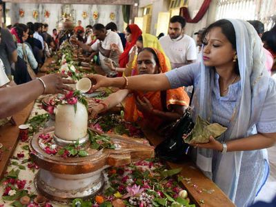 Sawan 2022: Devotees throng temples as they celebrate last Monday of 'Sawan'