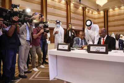 Chad military gov’t, opposition groups sign peace deal in Qatar